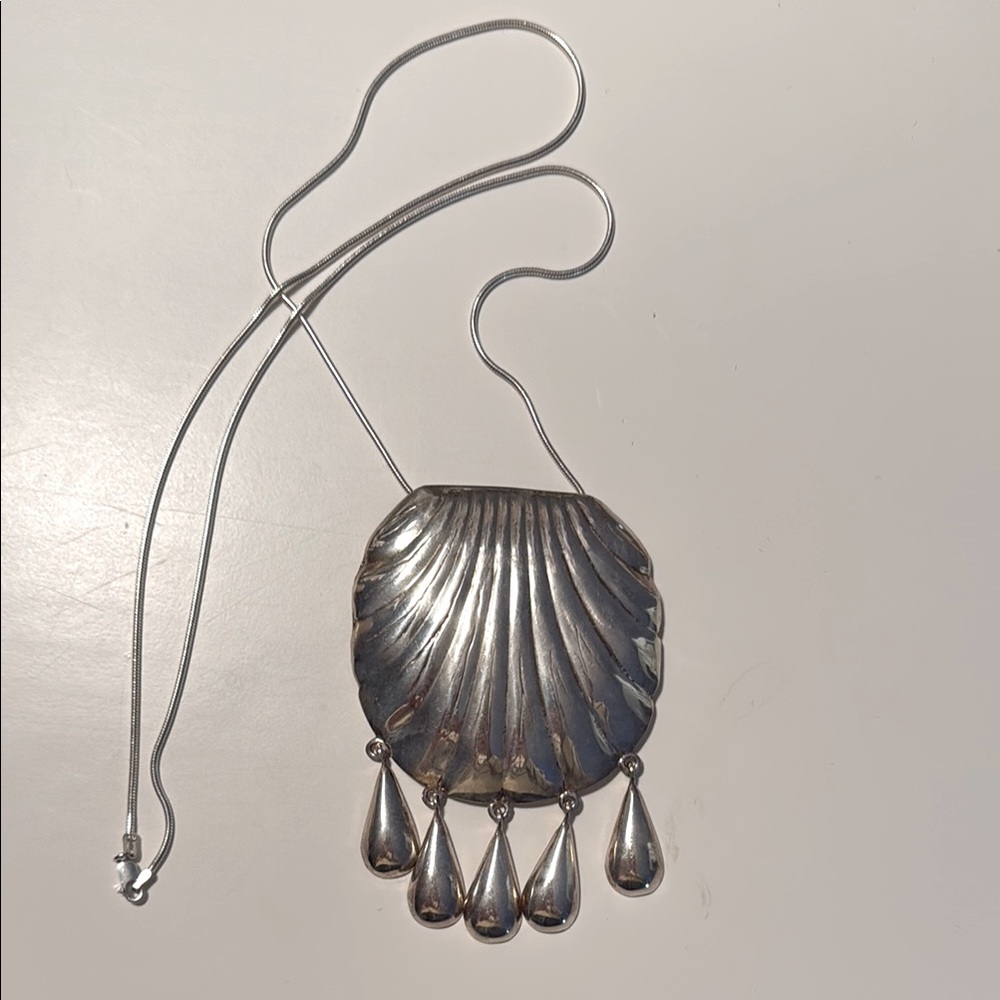 Juju Vera Petra Shell Pendant with Silver Chain - Picture 2 of 6
